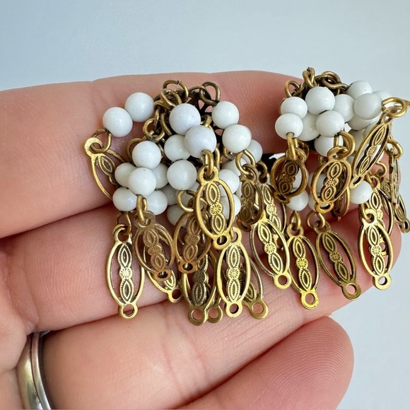 Vintage Beaded Waterfall Earrings Gold Tone Bead Cluster Chandelier Clip On 60s - Picture 5 of 9